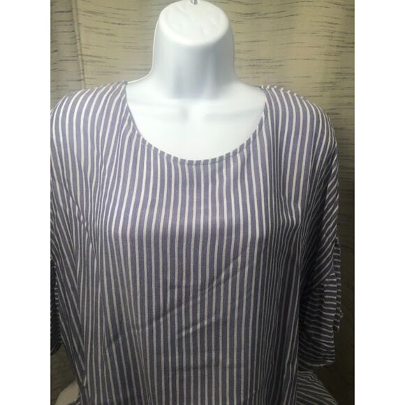 a.n.a. Short sleeve blue and white strip top in size XL - Picture 2 of 9